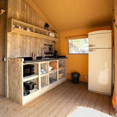 Holacamp Garrofer 2* Сиджес