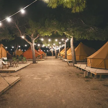 Holacamp Garrofer 2*