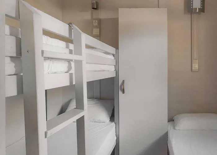 Holacamp Garrofer אתר קמפינג סיטגס