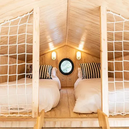 Holacamp Garrofer Kamp alanı Sitges