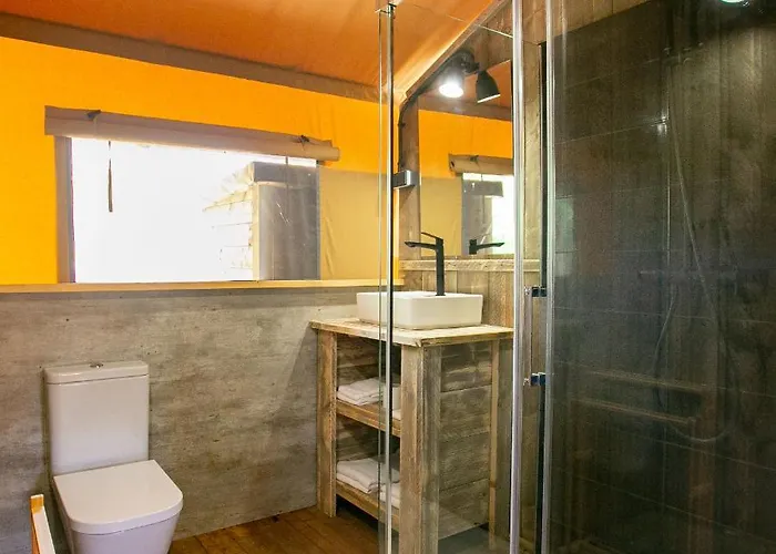 مكان تخييم Holacamp Garrofer 2*