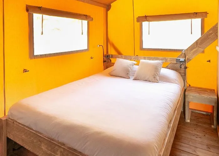 مكان تخييم Holacamp Garrofer