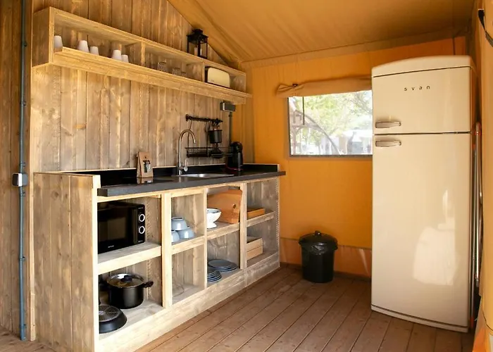Holacamp Garrofer 2* سيدجيس
