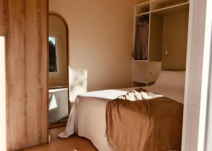 مكان تخييم Holacamp Garrofer سيدجيس