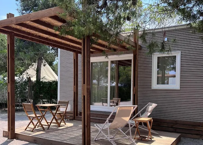 مكان تخييم Holacamp Garrofer 2*