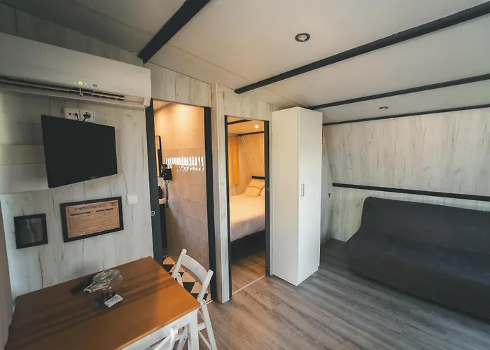 Camping Holacamp Garrofer 2*